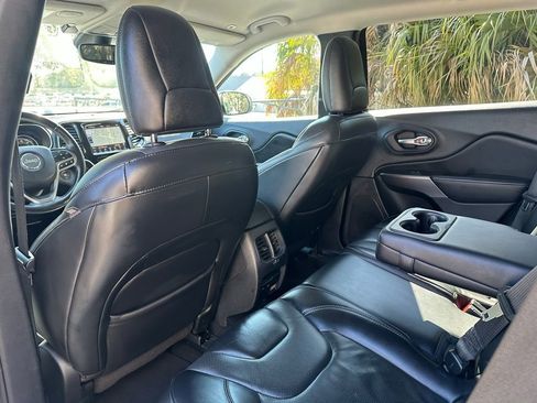 Used 2019 Jeep Cherokee Limited w/ Technology Group image 31