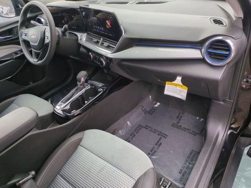 Used 2025 Chevrolet Trax LT image 5