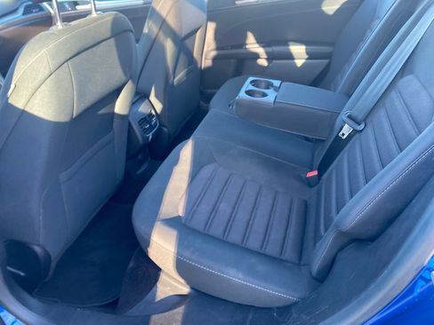 Used 2017 Ford Fusion SE w/ Fusion SE Technology Package image 34