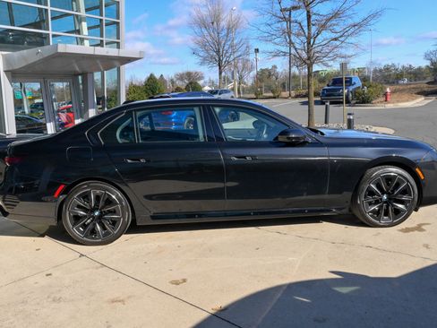 Used 2023 BMW 760i xDrive w/ Executive Package image 4