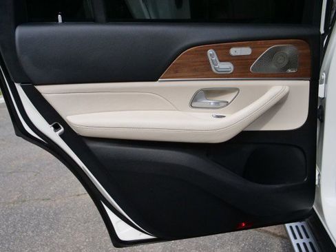 Used 2022 Mercedes-Benz GLS 450 4MATIC image 32