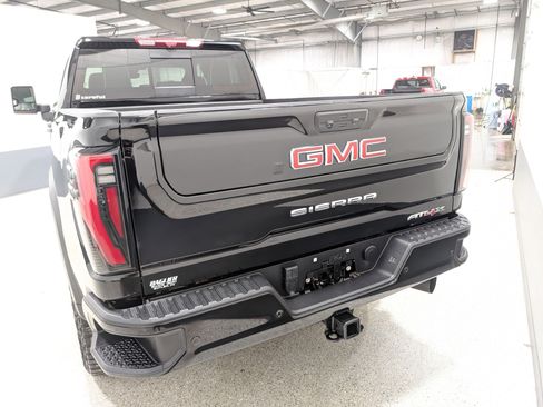 Used 2024 GMC Sierra 2500 AT4X AWD/4WD image 4