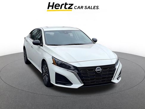 Used 2025 Nissan Altima 2.5 SV image 1