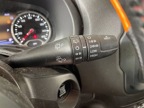 Used 2017 Jeep Renegade Trailhawk AWD/4WD image 12