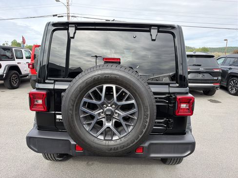 Used 2026 Jeep Wrangler Unlimited Sahara AWD/4WD image 7