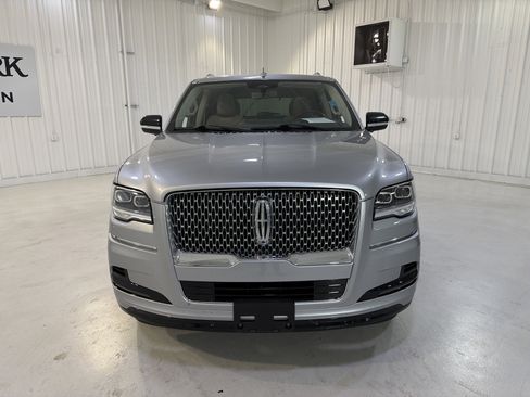 Used 2022 Lincoln Navigator Reserve image 8