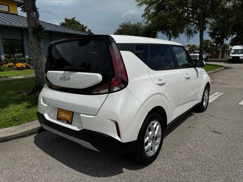 Used 2025 Kia Soul LX w/ LX Technology Package FWD image 5
