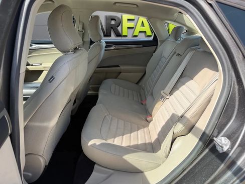 Used 2017 Ford Fusion SE w/ Fusion SE Technology Package FWD image 17