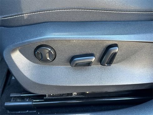 Certified 2023 Volkswagen Taos SEL image 11