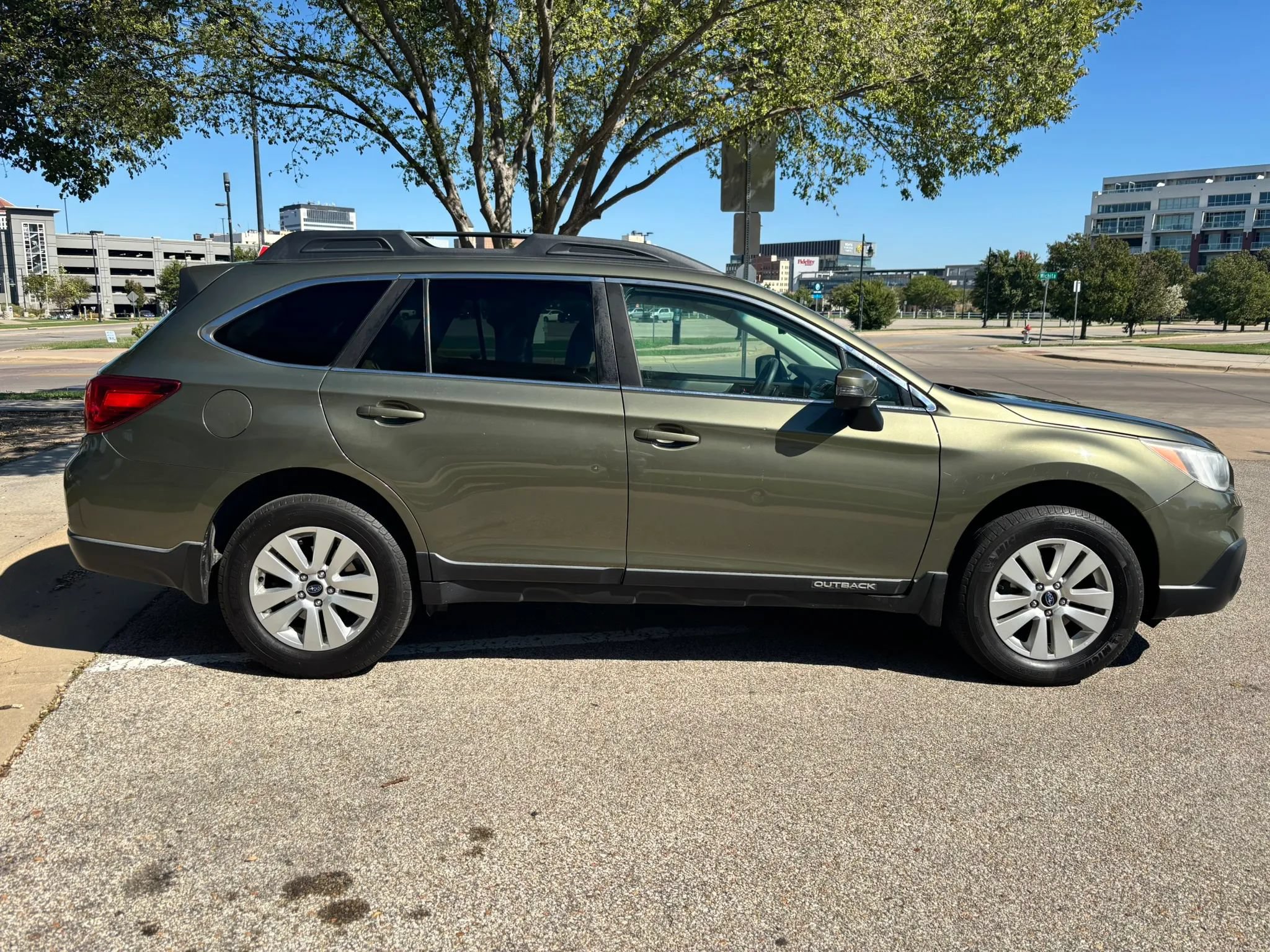 Used 2017 Subaru Outback 2.5i Premium AWD/4WD image 8