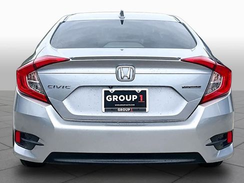 Used 2018 Honda Civic Touring image 5