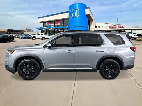 New 2025 Honda Pilot Touring image 2