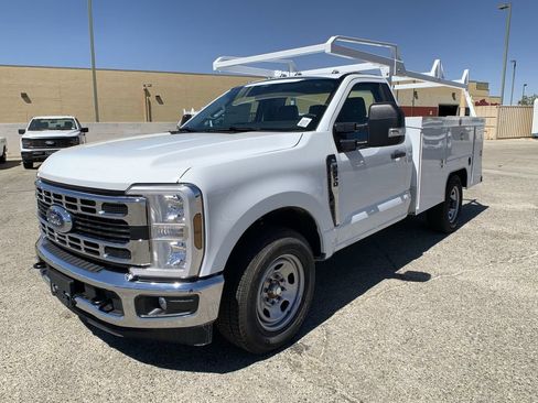 New 2025 Ford F350 XL w/ XL Chrome Package RWD image 29