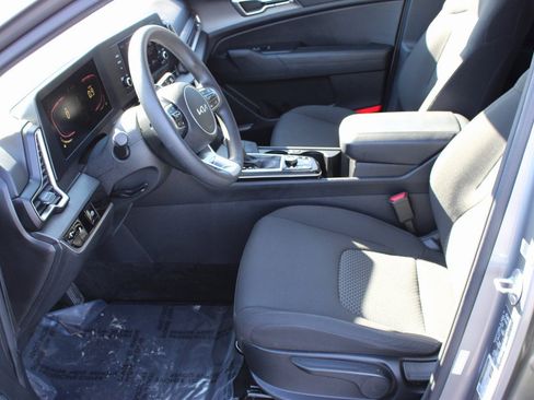 Used 2024 Kia Sportage LX FWD image 11
