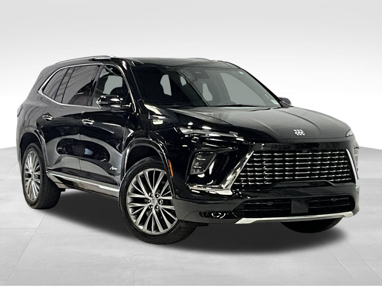 Used 2025 Buick Enclave Avenir AWD/4WD image 1