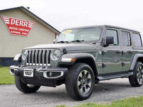 Used 2018 Jeep Wrangler Unlimited Sahara AWD/4WD image 2