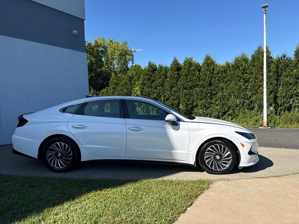 Used 2021 Hyundai Sonata Limited FWD image 2