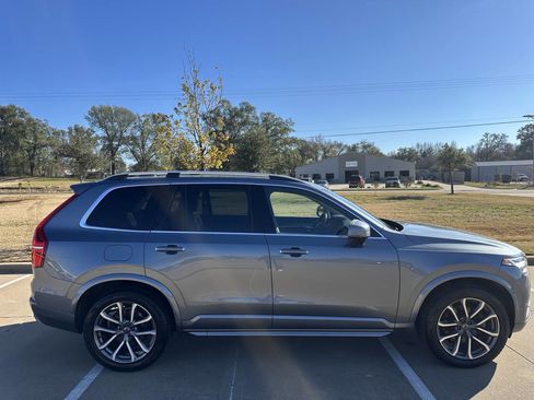 Used 2018 Volvo XC90 T6 Momentum w/ Convenience Package image 2
