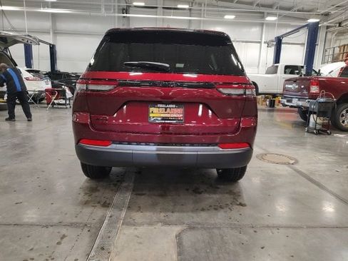 New 2026 Jeep Grand Cherokee Laredo image 5