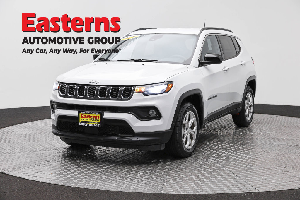 Used 2024 Jeep Compass Latitude AWD/4WD image 1