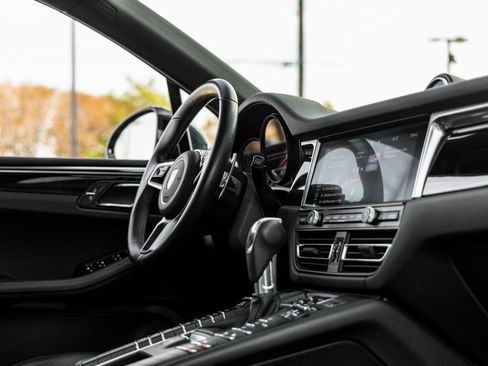 Used 2021 Porsche Macan S image 46