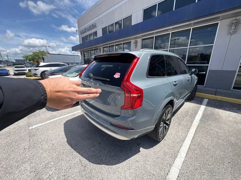 Used 2022 Volvo XC90 T5 Momentum FWD image 3