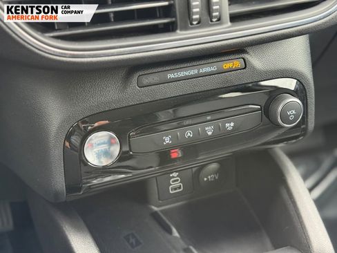 Used 2025 Ford Escape Platinum image 30