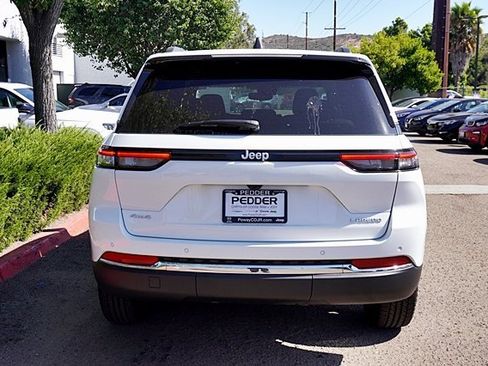 New 2024 Jeep Grand Cherokee Laredo image 10
