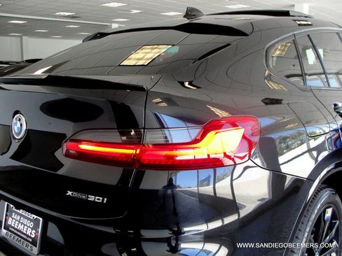 Used 2021 BMW X4 xDrive30i w/ M Sport Package AWD/4WD image 10