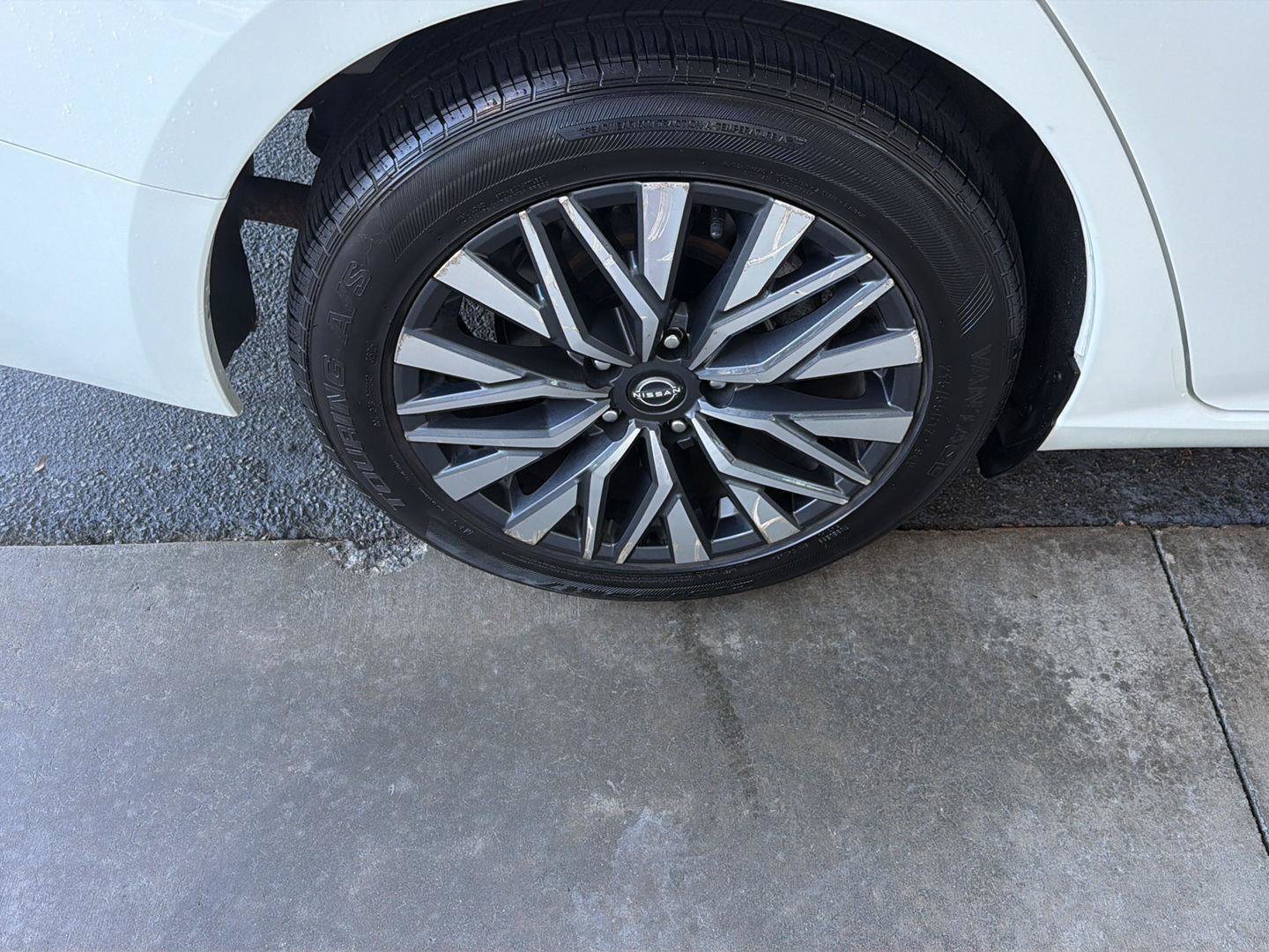Used 2025 Nissan Altima 2.5 SV FWD image 37