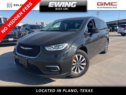 Used 2023 Chrysler Pacifica Touring-L image 1