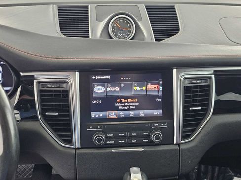 Used 2017 Porsche Macan image 25