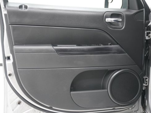 Used 2016 Jeep Patriot High Altitude FWD image 14