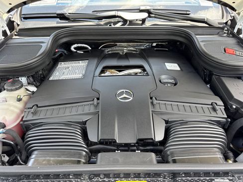 Used 2025 Mercedes-Benz GLS 580 4MATIC image 42