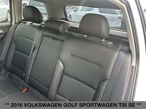 Used 2016 Volkswagen Golf SE w/ Lighting Package image 13