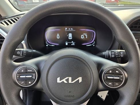 Used 2025 Kia Soul LX image 22