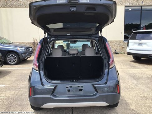 Used 2023 Kia Soul LX FWD image 10