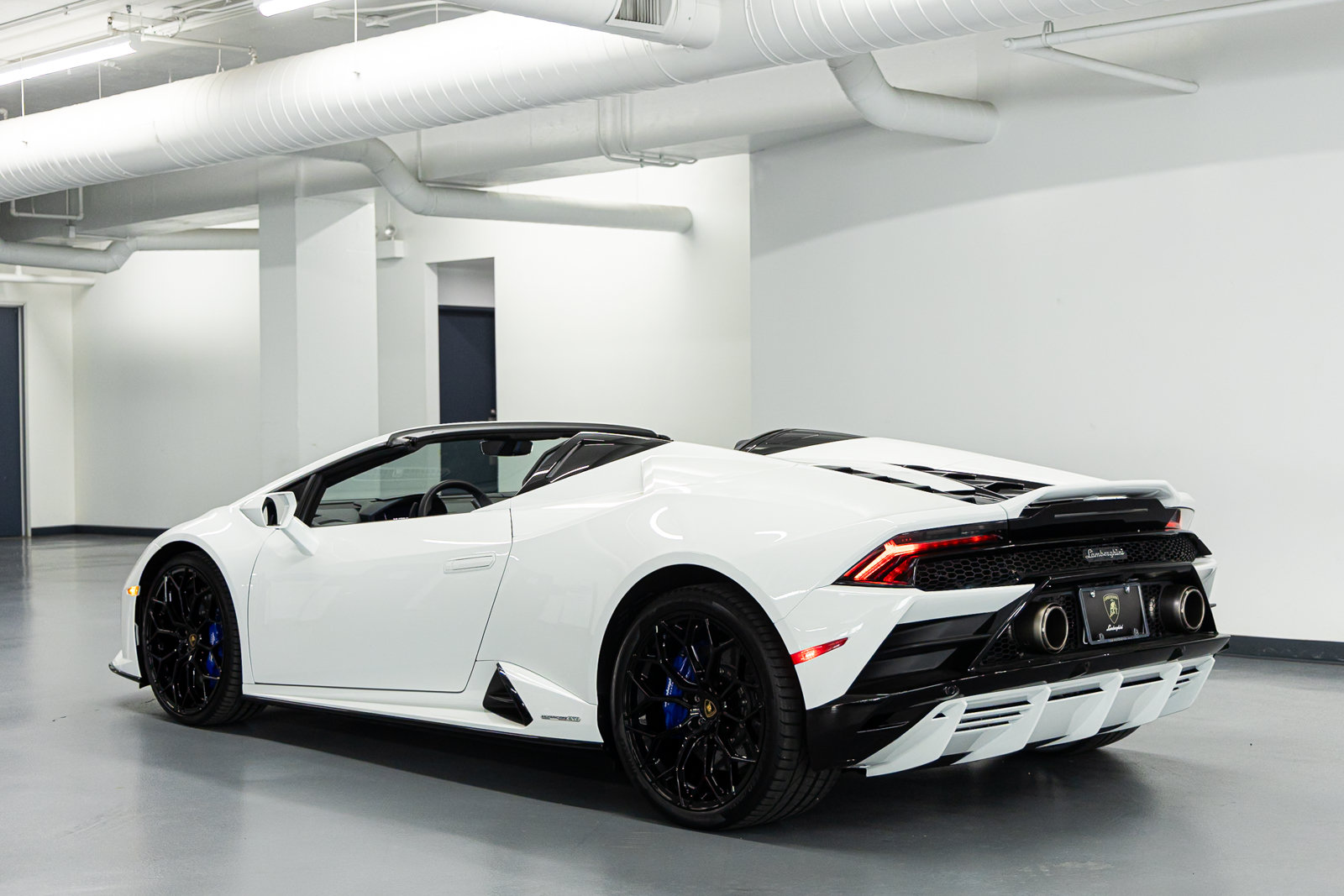 Used 2024 Lamborghini Huracan EVO AWD/4WD image 6