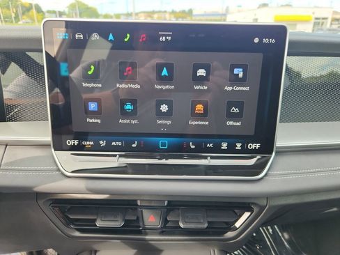 New 2025 Volkswagen Tiguan SE image 16