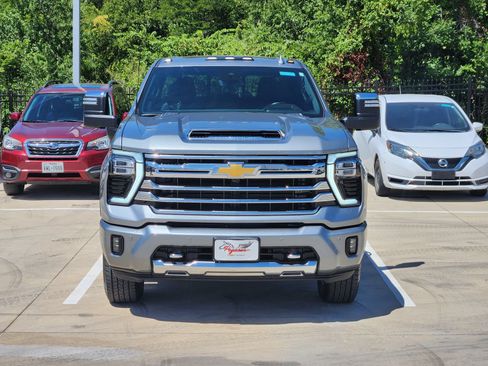 Used 2024 Chevrolet Silverado 2500 High Country w/ Technology Package AWD/4WD image 6