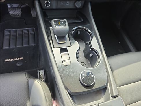 Used 2023 Nissan Rogue SV w/ SV Premium Package image 23