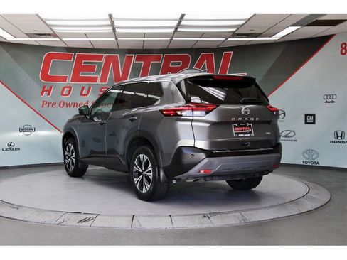 Certified 2021 Nissan Rogue SV image 4