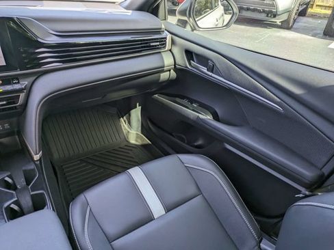 Used 2025 Toyota Camry SE w/ Convenience Package FWD image 16