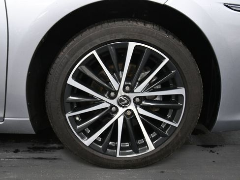 Used 2024 Lexus ES 350 w/ Premium Package image 30