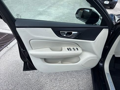 Used 2019 Volvo S60 T5 Momentum w/ Premium Package FWD image 13