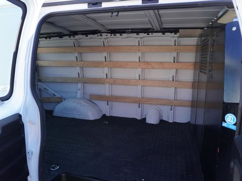 Used 2024 GMC Savana 2500 w/ Driver Convenience Package image 17