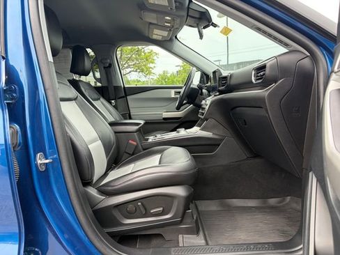 Used 2022 Ford Explorer XLT w/ Equipment Group 202A AWD/4WD image 21