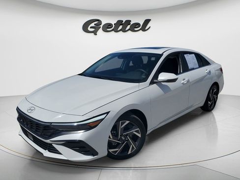 Used 2025 Hyundai Elantra Limited FWD image 1