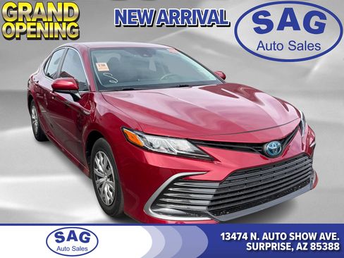 Used 2021 Toyota Camry LE image 1