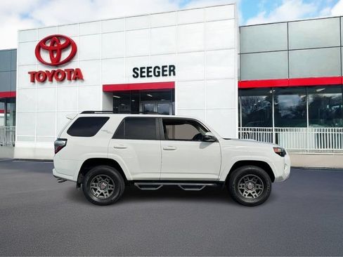 Used 2019 Toyota 4Runner TRD Off-Road Premium AWD/4WD image 2